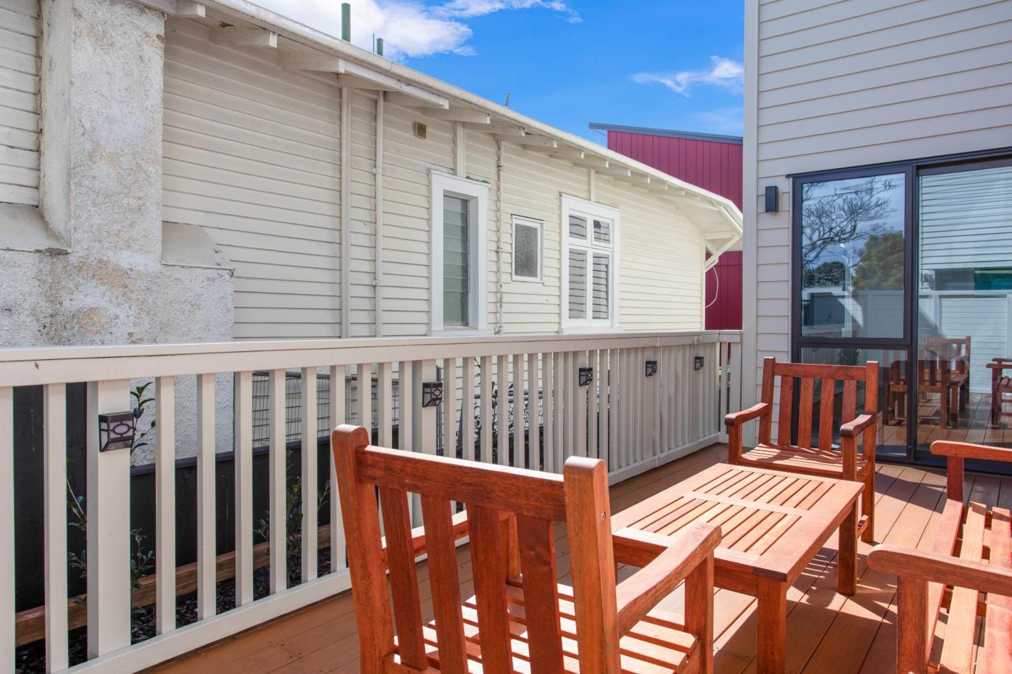Oasis Townhouse With Parking And Air-con Holiday home