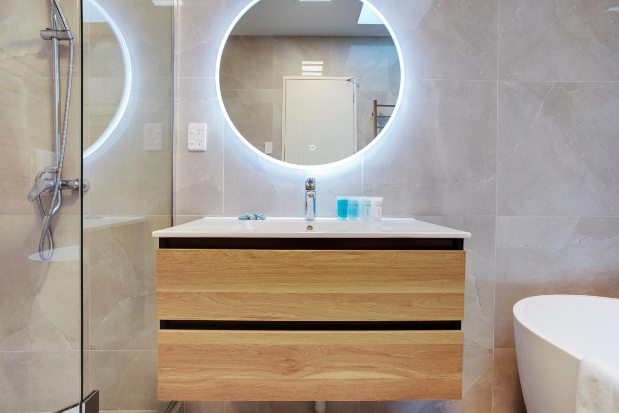 Oasis Townhouse With Parking And Air-con *