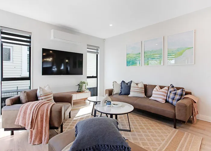 Central Oasis Townhouse With Parking And Air-Con