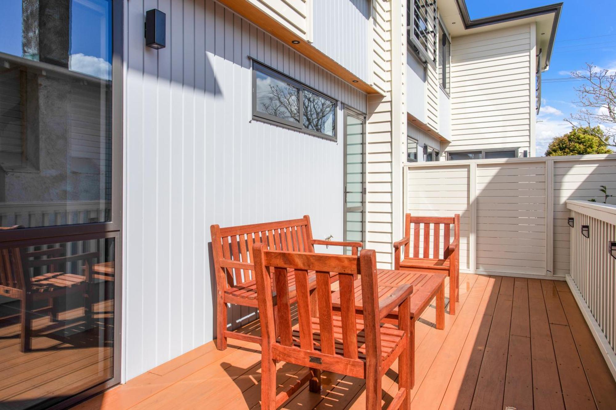 Holiday home Oasis Townhouse With Parking And Air-con *